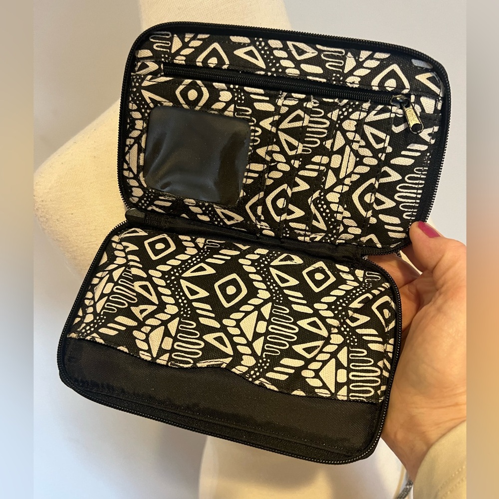 Kavu Black & White Mini Crossbody Bag - Picture 4 of 4